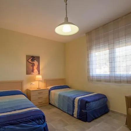 Villa Sleeps 9 *